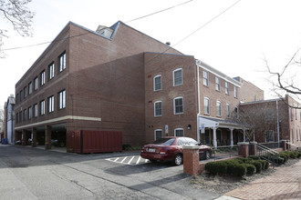 238 S West St in Alexandria, VA - Foto de edificio - Building Photo