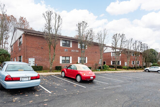 Kings Park Manor Apartments in Kings Park, NY - Building Photo - Building Photo