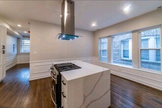 5826 S Michigan Ave in Chicago, IL - Building Photo - Building Photo