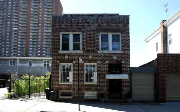 336 64th St in Brooklyn, NY - Building Photo