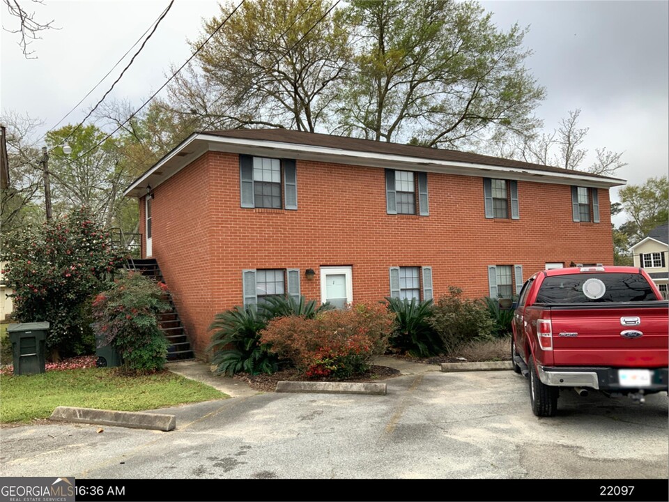 80 E Jones Ave in Statesboro, GA - Building Photo