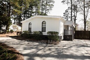 1172 Southwood Dr in Clover, SC - Building Photo