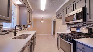 1609 Castlewood Ct in Taylor, TX - Building Photo - Building Photo