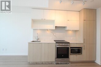 100 Queen St E in Toronto, ON - Building Photo - Building Photo