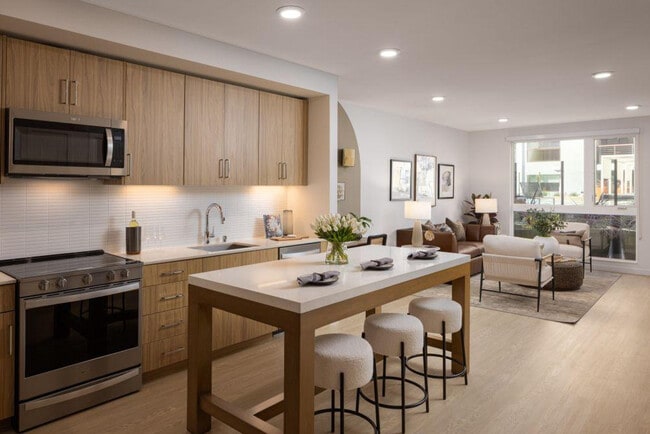 1001 N Shoreline Blvd in Mountain View, CA - Building Photo - Building Photo