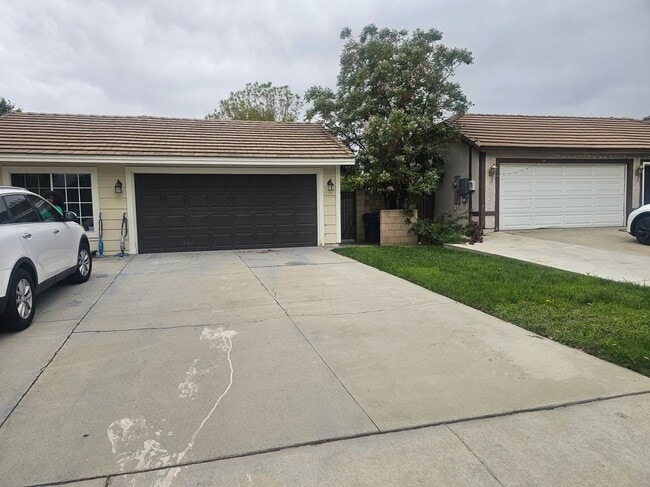 property at 890 N Driftwood Ave