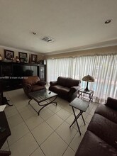 6440 Miller Dr in Miami, FL - Building Photo - Building Photo