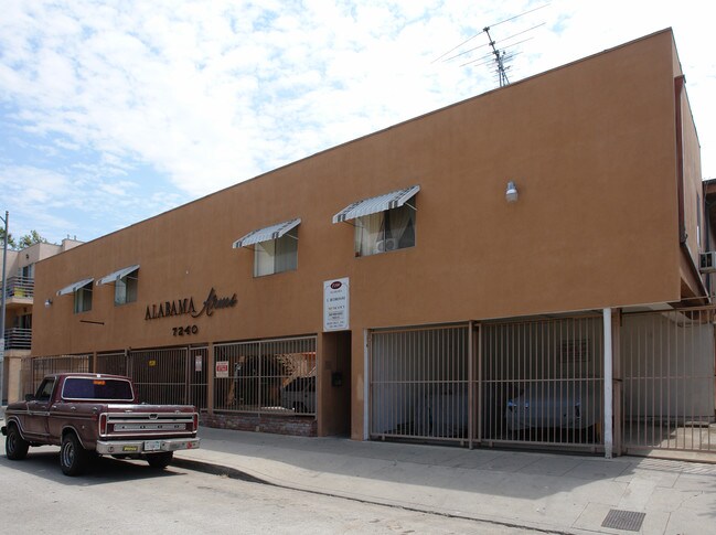 Alabama-7240 in Canoga Park, CA - Foto de edificio - Building Photo