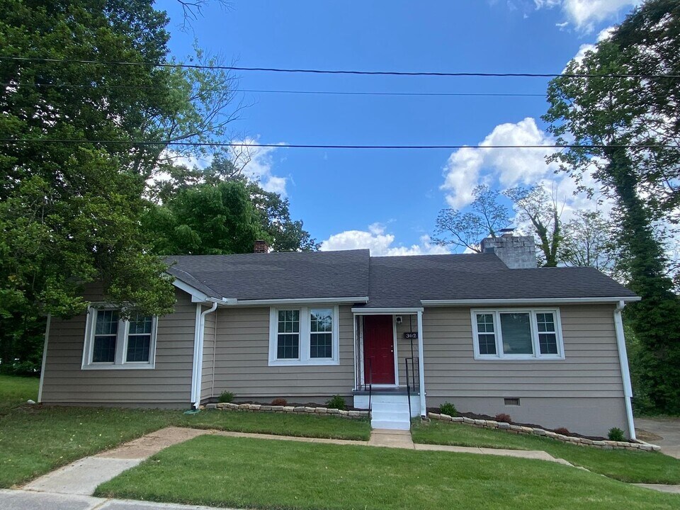 302 Spring St in Charlottesville, VA - Building Photo