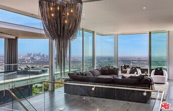 1474 Blue Jay Way in Los Angeles, CA - Building Photo - Building Photo