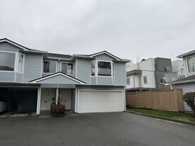 7040 Williams Rd in Richmond, BC - Building Photo