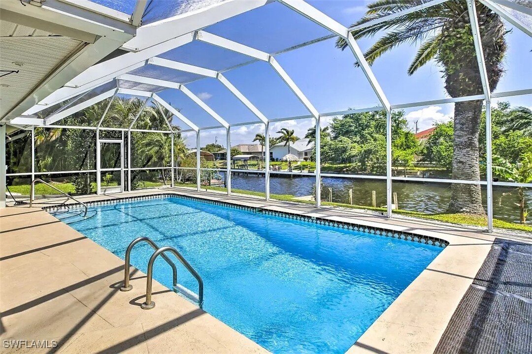 4105 SW 5th Pl in Cape Coral, FL - Foto de edificio