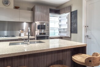 1625 Manitoba St in Vancouver, BC - Building Photo - Building Photo