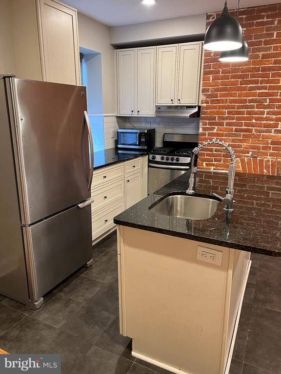 235 Pine St in Philadelphia, PA - Building Photo - Building Photo