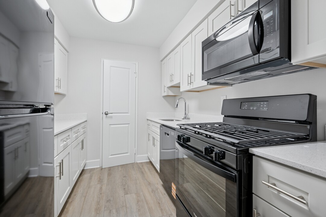 7400 Roosevelt in Philadelphia, PA - Foto de edificio