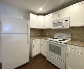 112 E Central Ave, Unit #D in Belton, TX - Building Photo - Building Photo
