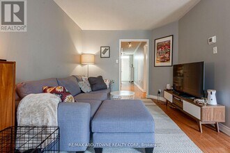 2230 Dale Ridge Dr in Oakville, ON - Building Photo - Building Photo