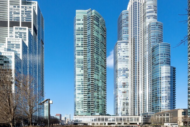 1201 S Prairie Ave, Unit 704 in Chicago, IL - Building Photo - Building Photo