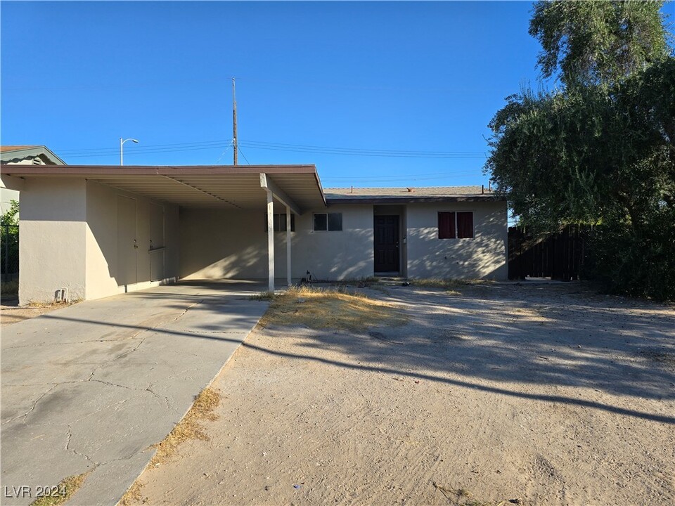 1905 E Constantine Ave in Las Vegas, NV - Foto de edificio