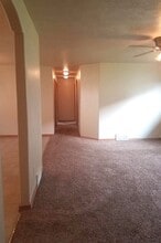 8200 S Hughes Ave, Unit 1 in Sioux Falls, SD - Building Photo - Building Photo