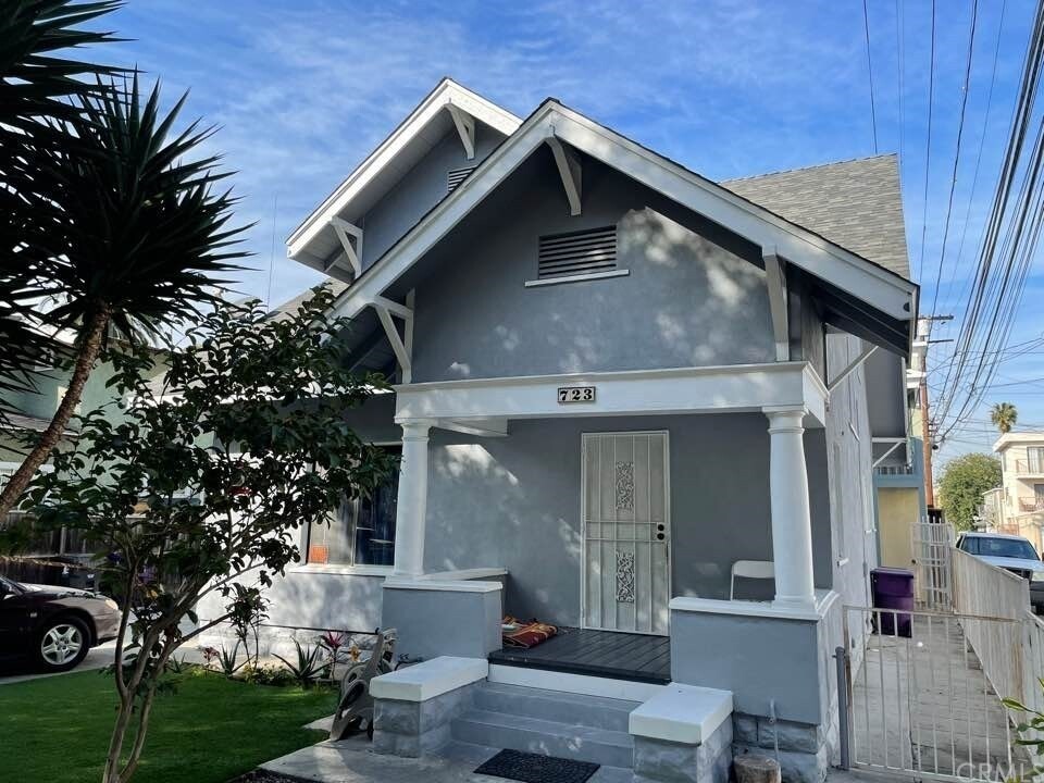 717 E 8th St in Long Beach, CA - Building Photo