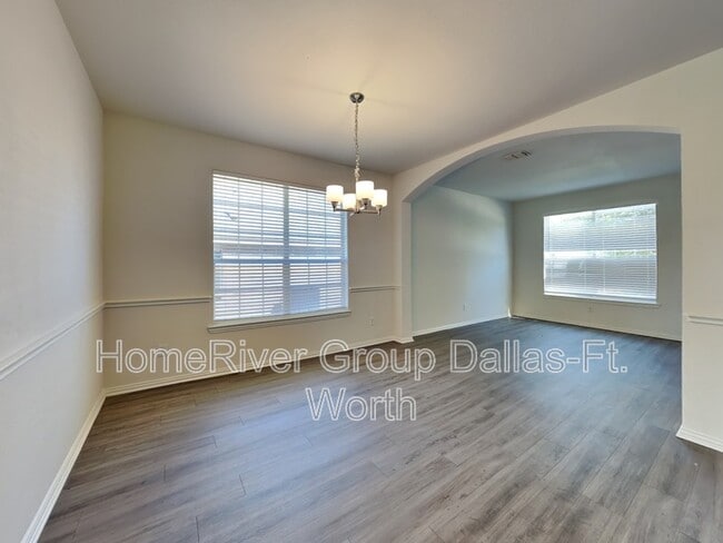 803 Dover Park Trail in Mansfield, TX - Foto de edificio - Building Photo