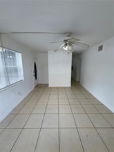 2610 NW 16th Street Rd, Unit 6 in Miami, FL - Building Photo - Building Photo