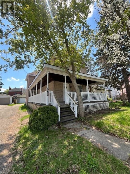592 Peel St in Woodstock, ON - Building Photo