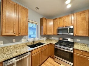3224 N Kilbourn Ave, Unit 7 in Chicago, IL - Foto de edificio - Building Photo