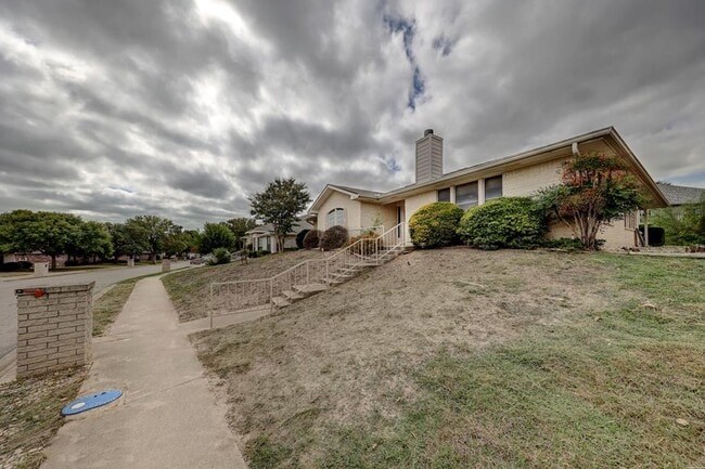 property at 212 Oak Hill Dr