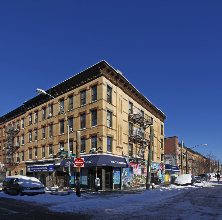 297 Irving Ave in Brooklyn, NY - Foto de edificio