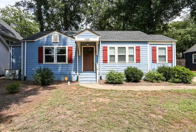 property at 1001 Lunsford Pl