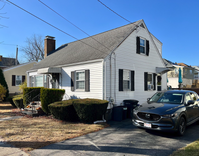 32 River St in Arlington, MA - Foto de edificio - Building Photo