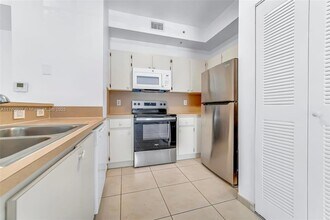 7250 NW 114th Ave in Doral, FL - Building Photo - Building Photo