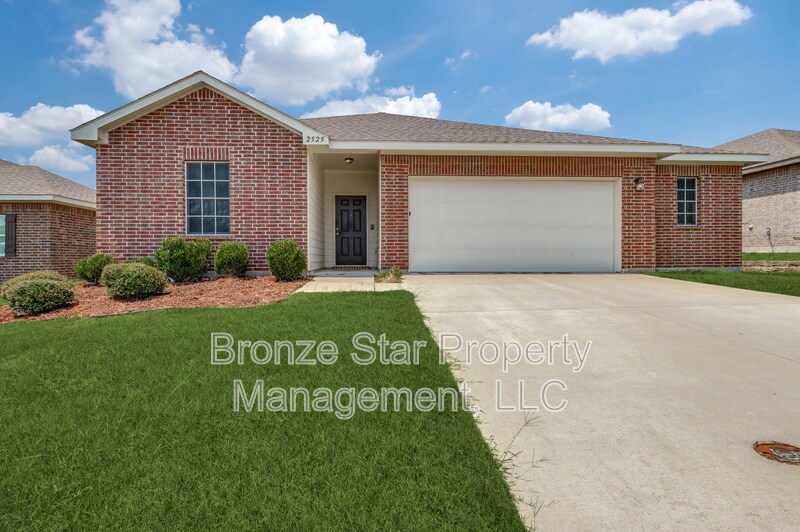 2525 Comal Creek Dr in Glenn Heights, TX - Building Photo