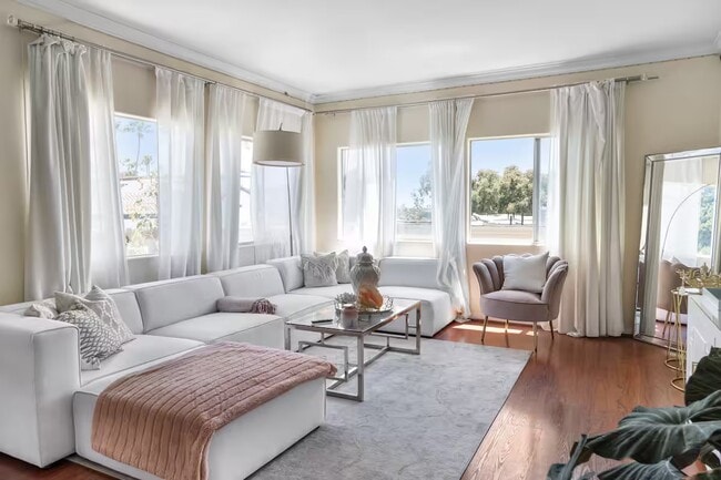 property at 212 N Catalina Ave