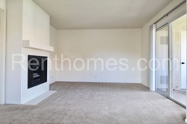 10646 Aderman Ave in San Diego, CA - Building Photo - Building Photo