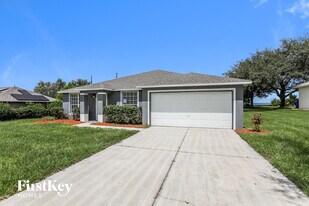 1739 Crowned Ave, Unit 9305-A in Groveland, FL - Building Photo