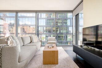 730 W Couch Pl in Chicago, IL - Foto de edificio - Building Photo