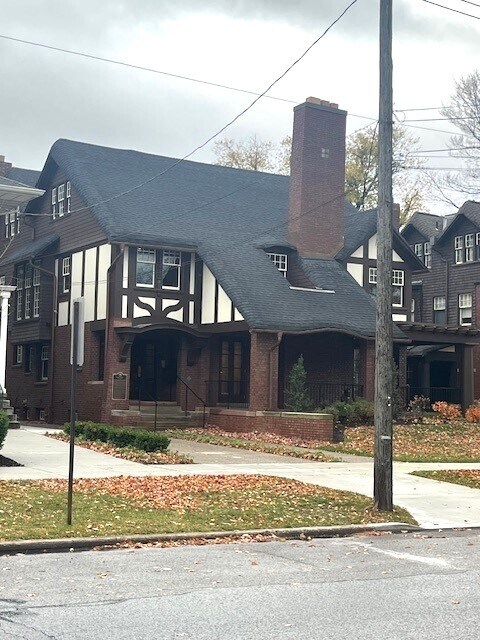 555 W 6th St, Unit #3 in Erie, PA - Building Photo