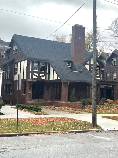 555 W 6th St, Unit #3