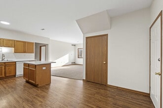 Stoneridge Apartments in Elkhorn, WI - Foto de edificio - Building Photo