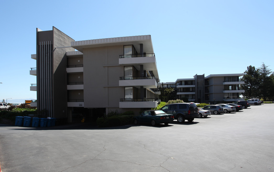 Skyline Terrace in Burlingame, CA - Building Photo