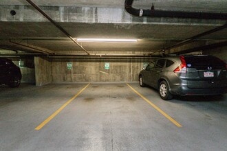 1933 Commonwealth Ave, Unit 108 in Boston, MA - Foto de edificio - Building Photo