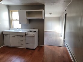 511 W Centre St in Mahanoy City, PA - Building Photo