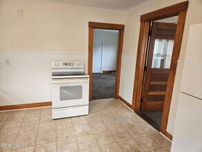 1 Edward Ave in Adams, MA - Foto de edificio - Building Photo