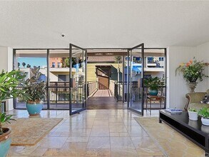 525 S Ardmore Ave in Los Angeles, CA - Building Photo - Building Photo