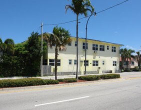 3001 N Ocean Dr in Hollywood, FL - Building Photo - Building Photo