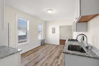 79 Shaw St, Unit 83 Shaw St in Lowell, MA - Foto de edificio - Building Photo