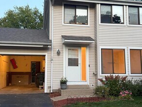 1410 Whispering Springs Cir in Palatine, IL - Building Photo - Building Photo